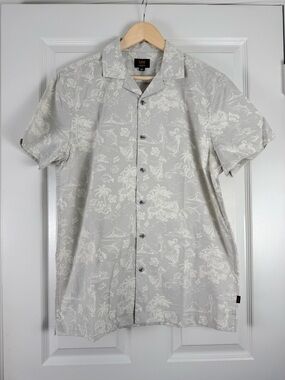 Lee Men's Short-Sleeve Button-Down Hawaiian Shirt in Light Silver Gray and Ivory